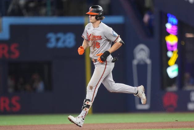 June 5, 2026, Toronto, On, CANADA: Baltimore Orioles Coby Mayo (16) hits a home run against the Toronto Blue Jays during sixth inning American League, MLB, Baseball Herren, USA baseball action in Toronto on Friday, June 5, 2026. Canada News - June 5, 2026 - ZUMAc35_ 20260605_zaf_c35_106 Copyright: xNathanxDenettex