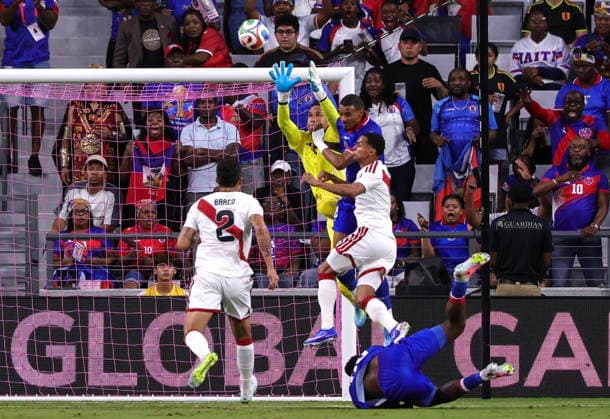International soccer friendly - Haiti vs Peru Peru s Pedro Gallese (C) catches the ball during the International soccer friendly between Haiti and Peru in Miami, Florida, USA, 05 June 2026. MIAMI FLORIDA United States  Copyright: xCRISTOBALxHERRERA-ULASHKEVICHx
