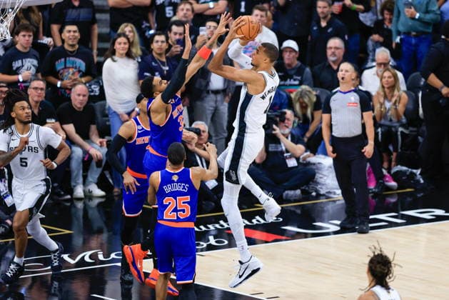 NBA, Basketball Herren, USA Finals Game 2 - New York Knicks at San Antonio Spurs San Antonio Spurs forward Victor Wembanyama (C-R) in action during Game 2 of the NBA Finals between the San Antonio Spurs and the New York Knicks in San Antonio, Texas, USA, 05 June 2026. San Antonio United States  Copyright: xADAMxDAVISx