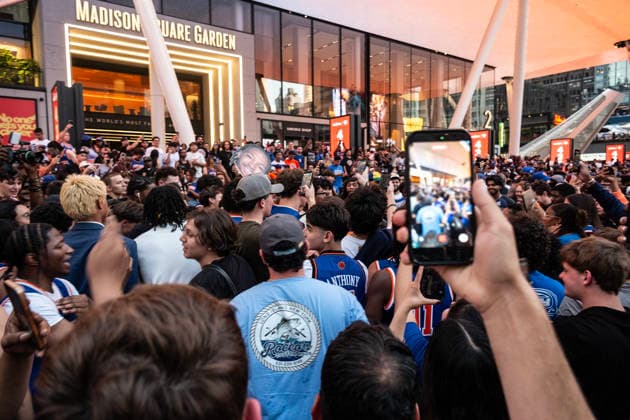 June 5, 2026, New York City, New York, USA: New York Knicks Basketball Team Watch Party in front of Madison Square Garden ( 33rd street and 7th avenue ) during the New York Knicks vs San Antonio Spurs Championship Finals. NY Knicks Watch Party  - ZUMAt442 20260605_znp_t442_013 Copyright: xBillyxTompkinsx