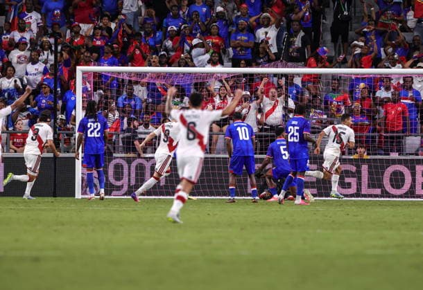 International soccer friendly - Haiti vs Peru Peru s Renzo Garces (R) scores a goal during the International soccer friendly between Haiti and Peru in Miami, Florida, USA, 05 June 2026. MIAMI FLORIDA United States  Copyright: xCRISTOBALxHERRERA-ULASHKEVICHx