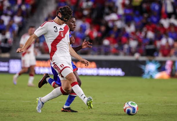 International soccer friendly - Haiti vs Peru Peru s Fabio Gruber (L) in action against Haiti s Lenny Joseph during the International soccer friendly between Haiti and Peru in Miami, Florida, USA, 05 June 2026. MIAMI FLORIDA United States  Copyright: xCRISTOBALxHERRERA-ULASHKEVICHx