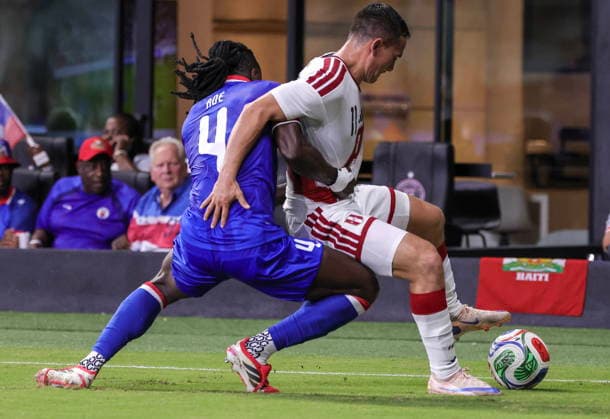 International soccer friendly - Haiti vs Peru Haiti s Ricardo Ade (L) in action against Peru s Jairo Velez during the International soccer friendly between Haiti and Peru in Miami, Florida, USA, 05 June 2026. MIAMI FLORIDA United States  Copyright: xCRISTOBALxHERRERA-ULASHKEVICHx