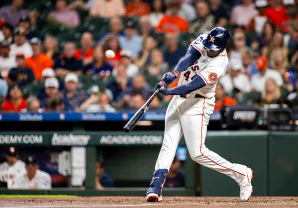 June 2, 2026, Houston, Texas, United States: Houston Astros designated hitter Yordan Alvarez (44) hits a two run home run to center in the first inning during an MLB, Baseball Herren, USA game against the Pittsburgh Pirates on Tuesday June 2, 2026 at Daikin Park in Houston, Texas. The Pirates defeated the Astros 10-6. MLB: Pittsburgh Pirates At Houston Astros  - ZUMAw132 20260602_zap_w132_051 Copyright: xTomxWalkox