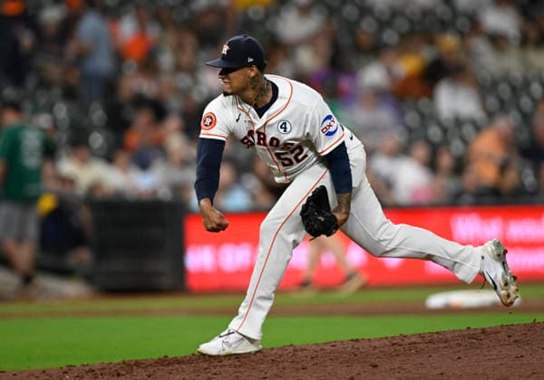 June 2, 2026, Houston, Texas, United States: Houston Astros pitcher Bryan Abreu (52) pitches in the eighth inning during an MLB, Baseball Herren, USA game against the Pittsburgh Pirates on Tuesday June 2, 2026 at Daikin Park in Houston, Texas. The Pirates defeated the Astros 10-6. MLB: Pittsburgh Pirates At Houston Astros  - ZUMAw132 20260602_zap_w132_060 Copyright: xTomxWalkox