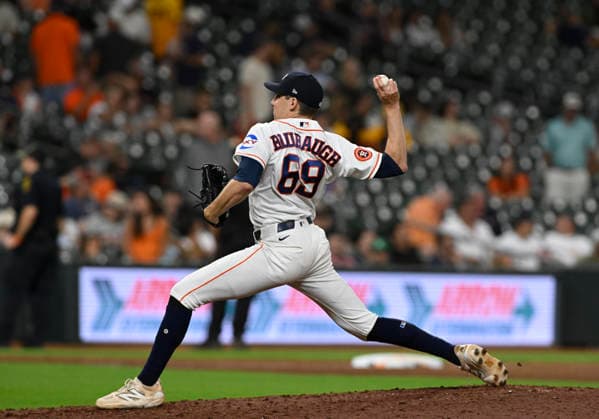 June 2, 2026, Houston, Texas, United States: Houston Astros pitcher AJ Blubaugh (69) pitches in the ninth inning against the Pittsburgh Pirates during an MLB, Baseball Herren, USA game on Tuesday June 2, 2026 at Daikin Park in Houston, Texas. The Pirates defeated the Astros 10-6. Houston United States - ZUMAw132 20260602_zap_w132_090 Copyright: xTomxWalkox