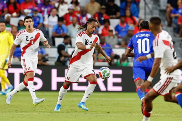 MIAMI, FL - JUNE 5: Peru midfielder AndrÃ Carrillo (18) controls the ball during the International Friendly, Länderspiel, Nationalmannschaft game between Haiti and Peru at NU Stadium on June 5, 2026 in Miami,Florida.(Photo by Chris Arjoon Icon Sportswire) SOCCER: JUN 05 Haiti vs Peru EDITORIAL USE ONLY Icon2605060010003