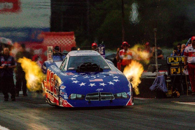 EPPING, NH - JUNE 05: Funny Car driver, Jeff Arend ( 170) JIM DUNN RACING launches off the line during the seconds round of qualifying for the Motorsport, Herren, USA, Dragster Drag Race New England Nationals on June 05, 2026, at New England Dragway in Epping, NH. (Photo by David Hahn Icon Sportswire) AUTO: JUN 05 NHRA New England Nationals EDITORIAL USE ONLY Icon260605016