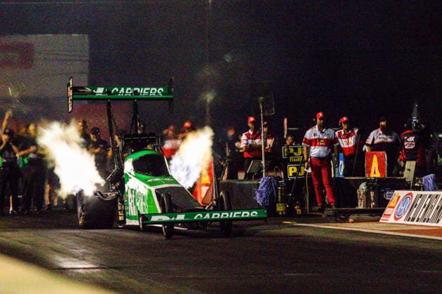 EPPING, NH - JUNE 05: Top Fuel driver, Tony Stewart ( 14) R+L CARRIERS launches off the line during the seconds round of qualifying for the Motorsport, Herren, USA, Dragster Drag Race New England Nationals on June 05, 2026, at New England Dragway in Epping, NH. (Photo by David Hahn Icon Sportswire) AUTO: JUN 05 NHRA New England Nationals EDITORIAL USE ONLY Icon260605022