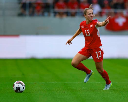 05.06.2026, Fussball, Frauen WM-Qualifikation: Schweiz Malta, Lugano, AIL Arena Lia Wälti (13, A-Team Schweiz) kommuniziert mit ihren Mitspielerinnen Foto: Urs Ottiger IMAGO Lugano AIL Arena Tessin Switzerland