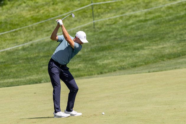 June 5, 2026, Dublin, Ohio, U.S: Jordan Spieth hits from the fairway on 18 during the second round of The Memorial Tournament at Muirfield Village Golf Club, Dublin, Ohio. PGA, Golf Herren Tour 2026 - The Memorial Tournament - Second Round  - ZUMAs304 20260605_zaf_s304_014 Copyright: xScottxStuartx