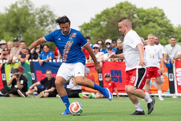 Italian FIFA Legends Tour in Toronto Cristian Zaccardo dribbles the ball during the Italians football legends exhibition match as part of the Italian FIFA Legends Tour in Toronto. on June 5, 2026 in Toronto, Canada. (Photo by Leonardo Ramirez Eyepix Group) Copyright: xLeonardoxRamirezx xEyepixxGroupx LR06042026-09469