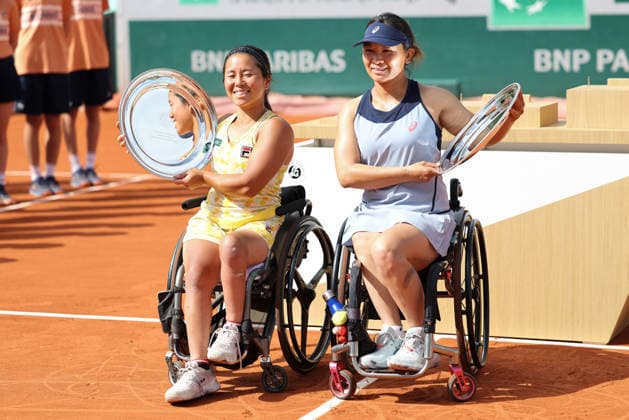 (260606) -- PARIS, June 6, 2026 -- Zhu Zhenzhen (R) Kamiji Yui pose for photos after the wheelchair tennis women s doubles final match between Zhu Zhenzhen (China) Kamiji Yui (Japan) and Jinte Bos Lizzy de Greef of the Netherlands at the French Open tennis tournament at Roland Garros, Paris, France, June 5, 2026. ) ?(SP)FRANCE-PARIS-WHEELCHAIR TENNIS-FRENCH OPEN-WOMEN S DOUBLES-FINAL? WuxHuiwo 