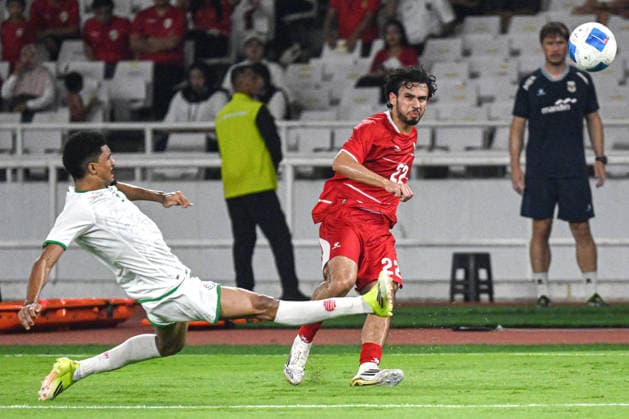 (260606) -- JAKARTA, June 6, 2026 -- Nathan Noel Romejo Tjoe A On (R) of Indonesia competes during the FIFA Men s Match Day between Indonesia and Oman at Gelora Bung Karno Stadium, Jakarta, Indonesia, June 5, 2026. ) (SP)INDONESIA-JAKARTA-FOOTBALL-FIFA MEN S MATCH DAY-INDONESIA VS OMAN AgungxKuncahyaxB. 