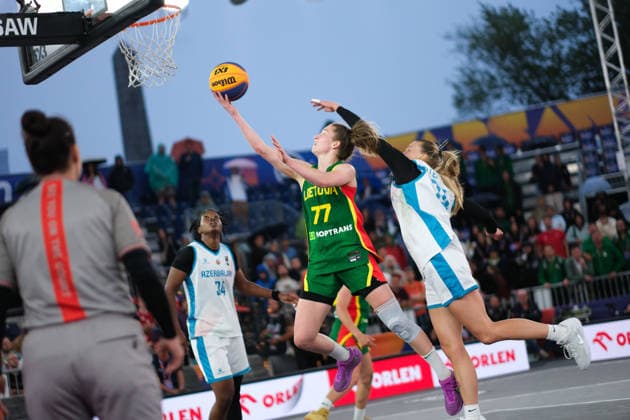 June 5, 2026, Warsaw, Masovian Voivodeship, Poland: Lithuania s JUSTINA MIKNAITE (77) and Azerbaijan s ALEXANDRA MOLLENHAUER (24), BRIANNA FRASER (34) in action during a FIBA 3x3 Basketball World Cup women s last 16 game between Azerbaijan and Lithuania in Warsaw, Poland. Basketball 2026: FIBA 3x3 World Cup Women s Last 16: Azerbaijan 14:12 Lithuania  - ZUMAk204 20260605_zip_k204_072 Copyright: xRomanxKozielx