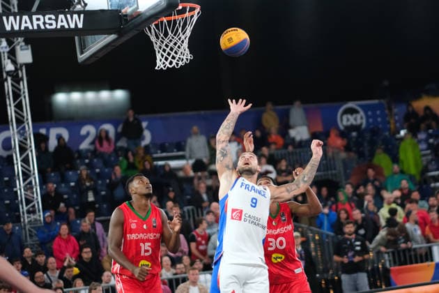 June 5, 2026, Warsaw, Masovian Voivodeship, Poland: France s EMMANUEL MONCEAU (9) and Madagascar s ANTHONY RASOLOMANANA (15), MARCO RAKOTOVAO (30) in action during a FIBA 3x3 Basketball World Cup men s last 16 game between France and Madagascar in Warsaw, Poland. Basketball 2026: FIBA 3x3 World Cup Men s Last 16: France 16:10 Madagascar  - ZUMAk204 20260605_zip_k204_080 Copyright: xRomanxKozielx