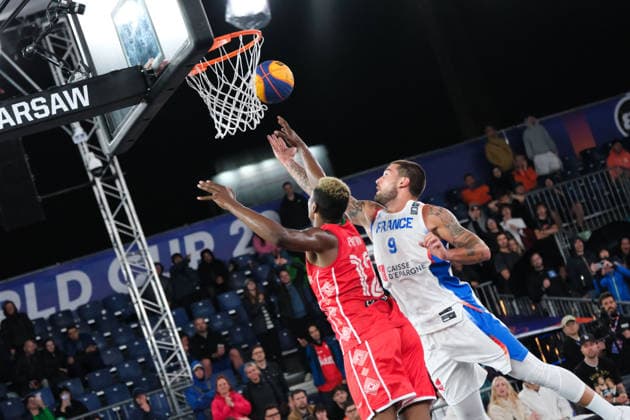 June 5, 2026, Warsaw, Masovian Voivodeship, Poland: France s EMMANUEL MONCEAU (9) and Madagascar s ALPHA SOLONDRAINY (12) in action during a FIBA 3x3 Basketball World Cup men s last 16 game between France and Madagascar in Warsaw, Poland. Warsaw Poland - ZUMAk204 20260605_zip_k204_132 Copyright: xRomanxKozielx