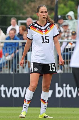 Frankfurt, Deutschland 05. Juni 2026: U19 Frauen Nationalmannschaft - 2026 - Testspiel - Deutschland gegen USA Im Bild: Maj Schneider (Deutschland) steht nachdenklich auf dem Spielfeld. DFL DFB regulations prohibit any use of photographs as image sequences and or quasi-video DFB Campus Hessen Copyright: xFotostandx xRacochax