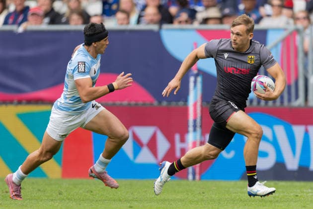Deutschland - Argentinien, SVNS Rugby World Championship, WM, Weltmeisterschaft Philip Gleitze (Deutschland) vor Santiago Vera Feld (Argentinien). Erstes Gruppenspiel zwischen Deutschland und Argentinien. Drittes Turnier der SVNS World Championship, Siebener-Rugby WM vom 5. bis 7. Juni 2026 in Bordeaux (Frankreich). Tag 1, Gruppenspiele am 5. Juni 2026., Bordeaux Region Nouvelle-Aquitaine Frankreich Stade Atlantique