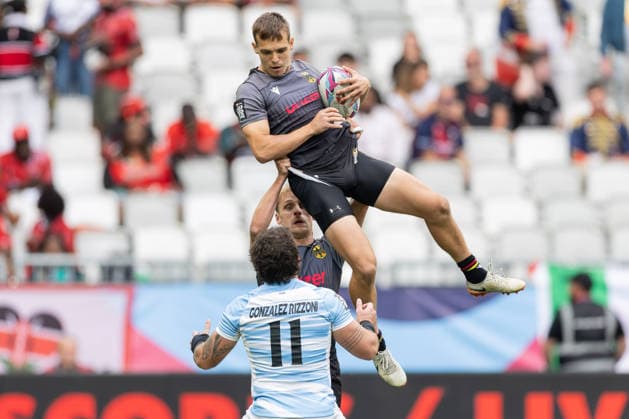 Deutschland - Argentinien, SVNS Rugby World Championship, WM, Weltmeisterschaft Cedric Eichholz wird von Wolfram Hacker in die Höhe geboben um den Ankick der Argentinier zu fangen. im Vordergrund Luciano Gonzalez. Erstes Gruppenspiel zwischen Deutschland und Argentinien. Drittes Turnier der SVNS World Championship, Siebener-Rugby WM vom 5. bis 7. Juni 2026 in Bordeaux (Frankreich). Tag 1, Gruppenspiele am 5. Juni 2026., Bordeaux Region Nouvelle-Aquitaine Frankreich Stade Atlantique