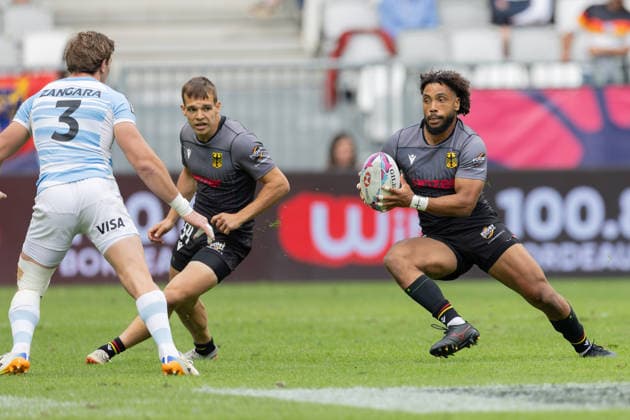Deutschland - Argentinien, SVNS Rugby World Championship, WM, Weltmeisterschaft Santino Zangara (Argentinien) stellt sich Cedric Eichholz und Ben Ellermann (beide Deutschland) entgegen. Erstes Gruppenspiel zwischen Deutschland und Argentinien. Drittes Turnier der SVNS World Championship, Siebener-Rugby WM vom 5. bis 7. Juni 2026 in Bordeaux (Frankreich). Tag 1, Gruppenspiele am 5. Juni 2026., Bordeaux Region Nouvelle-Aquitaine Frankreich Stade Atlantique