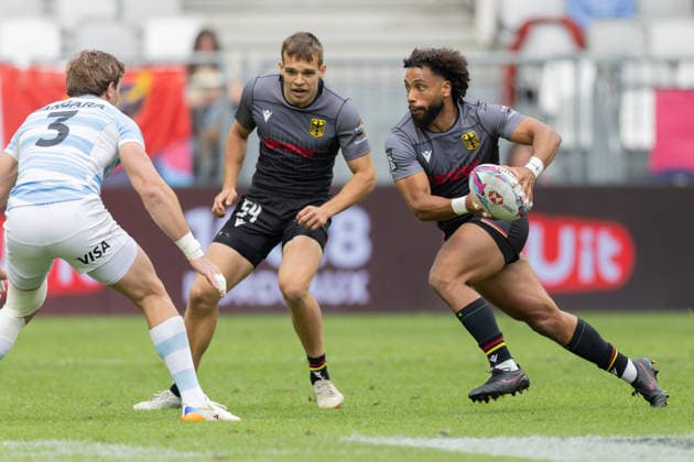 Deutschland - Argentinien, SVNS Rugby World Championship, WM, Weltmeisterschaft Santino Zangara (Argentinien) stellt sich Cedric Eichholz und Ben Ellermann (rechts mit Ball, beide Deutschland). Erstes Gruppenspiel zwischen Deutschland und Argentinien. Drittes Turnier der SVNS World Championship, Siebener-Rugby WM vom 5. bis 7. Juni 2026 in Bordeaux (Frankreich). Tag 1, Gruppenspiele am 5. Juni 2026., Bordeaux Region Nouvelle-Aquitaine Frankreich Stade Atlantique