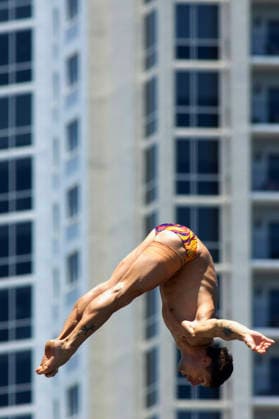 June 5, 2026, St Petersburg, Florida, USA: Rumania s CONSTANTIN POPOVICI executes a high-precision dive from the 27-meter platform at the St. Pete Pier, ahead of the finals on Saturday, during Stop 2 of the Red Bull Cliff Diving World Series. St Petersburg USA - ZUMAd225 20260605_znp_d225_006 Copyright: xZoraidaxDiazx St Petersburg USA - ZUMA0858 0858484548st Copyright: xIMAGO ZoraidaxDiazx