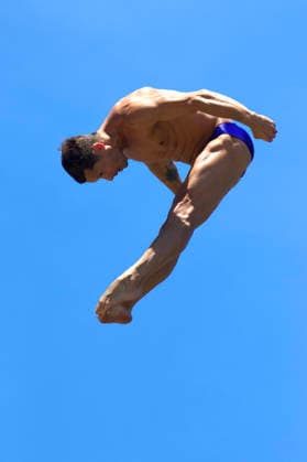 June 5, 2026, St Petersburg, Florida, USA: Rumania s CONSTANTIN POPOVICI executes a high-precision dive from the 27-meter platform at the St. Pete Pier, ahead of the finals on Saturday, during Stop 2 of the Red Bull Cliff Diving World Series. St Petersburg USA - ZUMAd225 20260605_znp_d225_007 Copyright: xZoraidaxDiazx St Petersburg USA - ZUMA0858 0858484626st Copyright: xIMAGO ZoraidaxDiazx