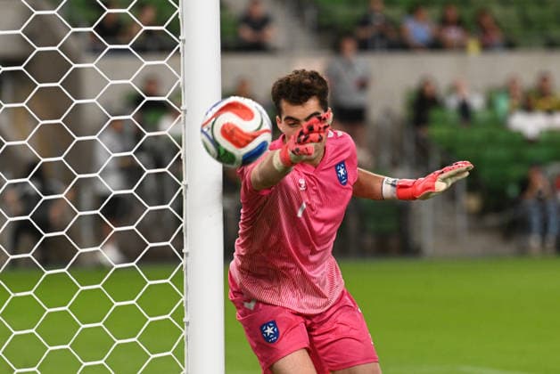 AUSTIN, TX - June 05: Puerto Rico goalie Sebastian Cutler deflects a shot during International Friendly, Länderspiel, Nationalmannschaft between Saudi Arabia and Puerto Rico on June 5, 2026 at Q2 Stadium in Austin, TX. (Photo by John Rivera Icon Sportswire) SOCCER: JUNE 05 International Friendly Saudi Arabia vs. Puerto Rico EDITORIAL USE ONLY Icon426260605019