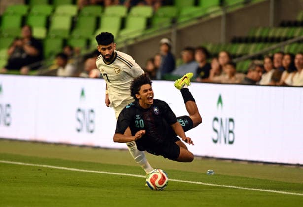 AUSTIN, TX - June 05: Puerto Rico midfielder Sidney Paris (20) gets fouled by Saudi Arabia forward Sultan Mandash (27) during International Friendly, Länderspiel, Nationalmannschaft between Saudi Arabia and Puerto Rico on June 5, 2026 at Q2 Stadium in Austin, TX. (Photo by John Rivera Icon Sportswire) SOCCER: JUNE 05 International Friendly Saudi Arabia vs. Puerto Rico EDITORIAL USE ONLY Icon426260605028