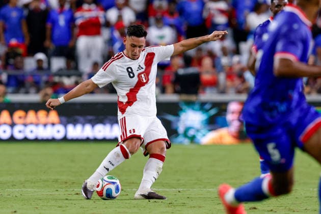 MIAMI, FL - JUNE 5: Peru midfielder Erick Noriega (8) kicks the ball during the International Friendly, Länderspiel, Nationalmannschaft game between Haiti and Peru at NU Stadium on June 5, 2026 in Miami,Florida.(Photo by Chris Arjoon Icon Sportswire) SOCCER: JUN 05 Haiti vs Peru EDITORIAL USE ONLY Icon2605060010033