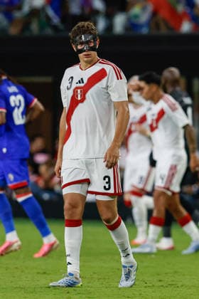 MIAMI, FL - JUNE 5: Peru defender Fabio Gruber (3) looks on during the International Friendly, Länderspiel, Nationalmannschaft game between Haiti and Peru at NU Stadium on June 5, 2026 in Miami,Florida.(Photo by Chris Arjoon Icon Sportswire) SOCCER: JUN 05 Haiti vs Peru EDITORIAL USE ONLY Icon2605060010048