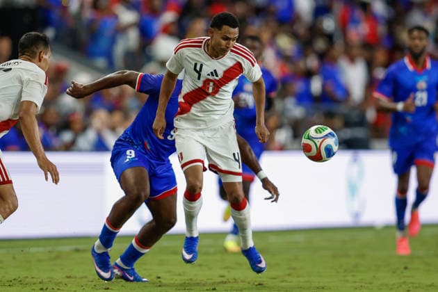 MIAMI, FL - JUNE 5: Peru defender Marcos Lopez (4) controls the ball during the International Friendly, Länderspiel, Nationalmannschaft game between Haiti and Peru at NU Stadium on June 5, 2026 in Miami,Florida.(Photo by Chris Arjoon Icon Sportswire) SOCCER: JUN 05 Haiti vs Peru EDITORIAL USE ONLY Icon2605060010050