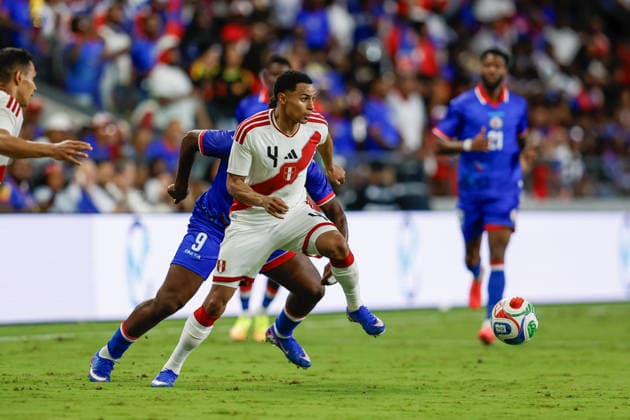 MIAMI, FL - JUNE 5: Peru defender Marcos Lopez (4) controls the ball during the International Friendly, Länderspiel, Nationalmannschaft game between Haiti and Peru at NU Stadium on June 5, 2026 in Miami,Florida.(Photo by Chris Arjoon Icon Sportswire) SOCCER: JUN 05 Haiti vs Peru EDITORIAL USE ONLY Icon2605060010051