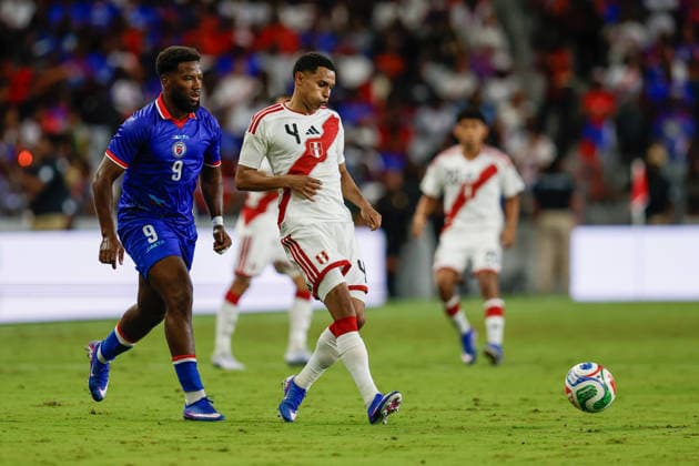 MIAMI, FL - JUNE 5: Peru defender Marcos Lopez (4) kicks the ball during the International Friendly, Länderspiel, Nationalmannschaft game between Haiti and Peru at NU Stadium on June 5, 2026 in Miami,Florida.(Photo by Chris Arjoon Icon Sportswire) SOCCER: JUN 05 Haiti vs Peru EDITORIAL USE ONLY Icon2605060010052