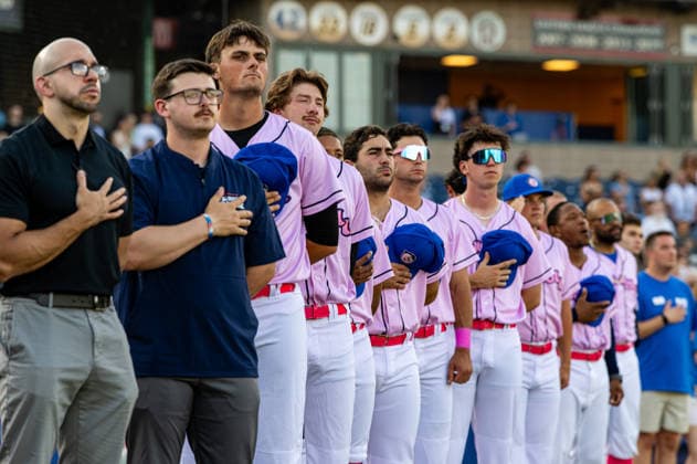 Williamsport Crosscutters v Trenton Thunder - MLB, Baseball Herren, USA Draft League Baseball The Trenton Thunder stands for the national anthem before an MLB Draft League baseball game at Trenton Thunder Ballpark in Trenton, United States, on June 5, 2026. Trenton United States  Copyright: xDanxSquicciarinix originalFilename:squicciarini-williams260605_npeGb.jpg