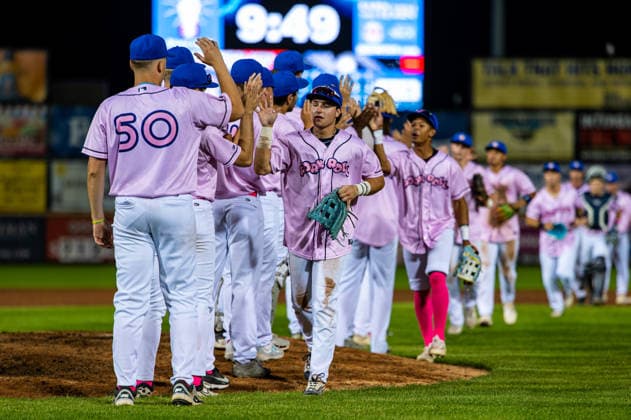 Williamsport Crosscutters v Trenton Thunder - MLB, Baseball Herren, USA Draft League Baseball The Trenton Thunder celebrate after an MLB Draft League baseball game at Trenton Thunder Ballpark in Trenton, United States, on June 5, 2026. Trenton United States  Copyright: xDanxSquicciarinix originalFilename:squicciarini-williams260605_npcOd.jpg