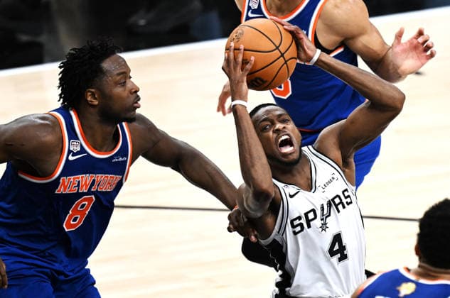 (260606) -- SAN ANTONIO, June 6, 2026 -- De Aaron Fox of San Antonio Spurs (R) competes during the final game 2 between New York Knicks and San Antonio Spurs at the 2025-2026 NBA, Basketball Herren, USA basketball game in San Antonio, the United States, June 5, 2026. ) (SP)U.S.-SAN ANTONIO-BASKETBALL-NBA-FINALS-KNICKS VS SPURS WuxXiaoling 