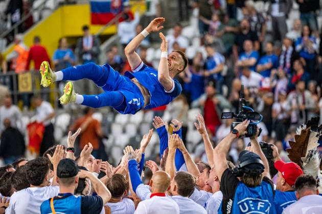 Slovakia v Montenegro - International Friendly, Länderspiel, Nationalmannschaft Match Peter Pekarik of Slovakia celebrates his career after the international friendly match between Slovakia and Montenegro at Kosicka Futbalova Arena in Kosice, Slovakia, on June 5, 2026. Kosice Slovakia  Copyright: xMatejxSaganx originalFilename:sagan-slovakia260605_np8DM.jpg
