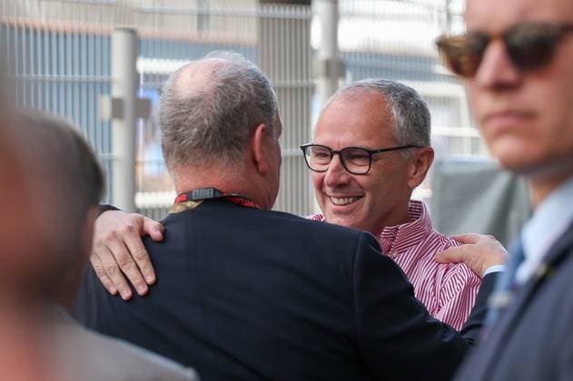 Geschaeftsfuehrer und Praesident der Formel 1, Stefano Domenicali begruesst Fuerst von Monaco Albert II im Paddock, 3 Freies Training, Grosser Preis von Monaco, Motorsport, Herren, Formel 1, 06.06.2026 Monte Carlo Monaco MCO
