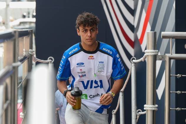 Arvid Lindbald (Visa Cash App RB 41 kommt mit dem Boot am Paddock an, 3 Freies Training, Grosser Preis von Monaco, Motorsport, Herren, Formel 1, 06.06.2026 Monte Carlo Monaco MCO