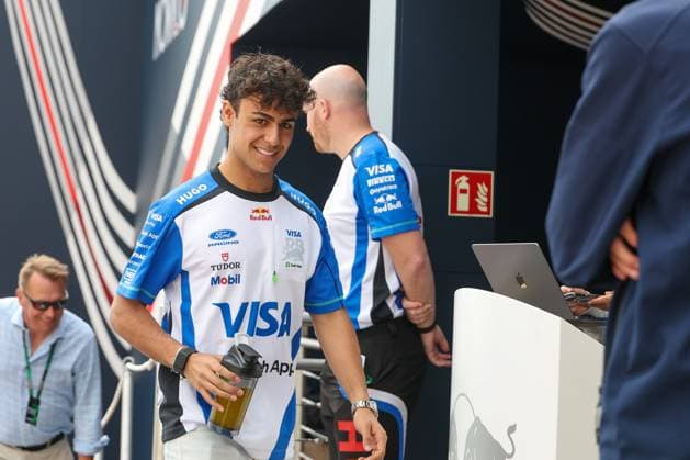 Arvid Lindbald (Visa Cash App RB 41 kommt mit dem Boot am Paddock an, 3 Freies Training, Grosser Preis von Monaco, Motorsport, Herren, Formel 1, 06.06.2026 Monte Carlo Monaco MCO
