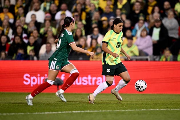 SOCCER MATILDAS MEXICO, Sam Kerr of Australia controls the ball during the International Friendly, Länderspiel, Nationalmannschaft match between Australia and Mexico at McDonald Jones Stadium in Newcastle, Saturday, June 6, 2026. ( NO ARCHIVING, EDITORIAL USE ONLY NEWCASTLE NEW SOUTH WALES AUSTRALIA  Copyright: xDANxHIMBRECHTSx 20260606191307940541