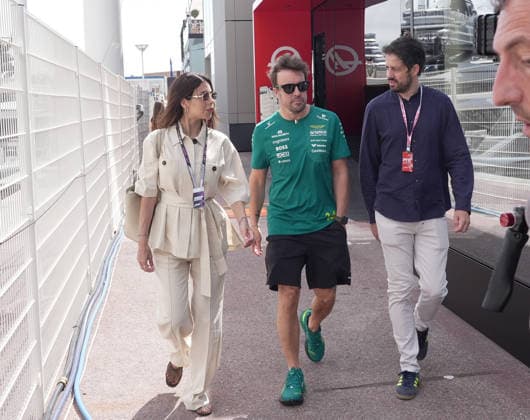 06.06.2026, Circuit de Monaco, Monte Carlo, Formel 1 Louis Vuitton Grand Prix Monaco 2026 ,im Bild Fernando Alonso (ESP), Aston Martin Aramco Formula One Team mit seiner Freundin und Mutter seines ersten Kindes, Melissa Jimenez. (Photo by Hasan Bratic DeFodi Images) -