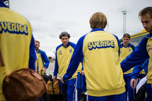 260606 Victor Nilsson Lindelöf and Herman Johansson of the Swedish national football team ahead of boarding a flight bound for Dallas Fort Worth International Airport and the FIFA World Cup, WM, Weltmeisterschaft, Fussball 2026, on June 6, 2026 at Arlanda Airport in Stockholm. Photo: Joel Marklund BILDBYRAN kod JM JM0823 bbeng fotboll football soccer fotball vm fotbolls-vm fotball-vm fotbolls-vm 2026 fifa world cup 2026 resa travel sverige sweden sverige a avresa Copyright: JOELxMARKLUND BB260606JM002