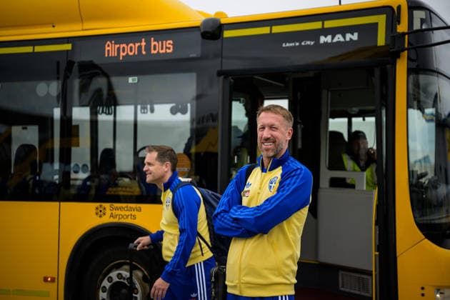 260606 Head coach Graham Potter of the Swedish national football team ahead of boarding a flight bound for Dallas Fort Worth International Airport and the FIFA World Cup, WM, Weltmeisterschaft, Fussball 2026, on June 6, 2026 at Arlanda Airport in Stockholm. Photo: Joel Marklund BILDBYRAN kod JM JM0823 bbeng fotboll football soccer fotball vm fotbolls-vm fotball-vm fotbolls-vm 2026 fifa world cup 2026 resa travel sverige sweden sverige a avresa Copyright: JOELxMARKLUND BB260606JM003
