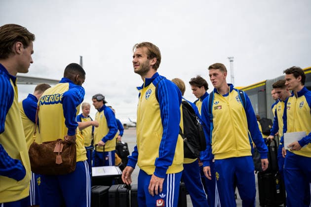 260606 Mattias Svanberg, Benjamin Nygren, Alexander Bernhardsson and Hjalmar Ekdal of the Swedish national football team ahead of boarding a flight bound for Dallas Fort Worth International Airport and the FIFA World Cup, WM, Weltmeisterschaft, Fussball 2026, on June 6, 2026 at Arlanda Airport in Stockholm. Photo: Joel Marklund BILDBYRAN kod JM JM0823 bbeng fotboll football soccer fotball vm fotbolls-vm fotball-vm fotbolls-vm 2026 fifa world cup 2026 resa travel sverige sweden sverige a avresa Copyright: JOELxMARKLUND BB260606JM004