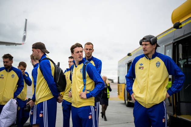 260606 Herman Johansson, Elliot Stroud, Gustaf Nilsson and Victor Nilsson Lindelöf of the Swedish national football team ahead of boarding a flight bound for Dallas Fort Worth International Airport and the FIFA World Cup, WM, Weltmeisterschaft, Fussball 2026, on June 6, 2026 at Arlanda Airport in Stockholm. Photo: Joel Marklund BILDBYRAN kod JM JM0823 bbeng fotboll football soccer fotball vm fotbolls-vm fotball-vm fotbolls-vm 2026 fifa world cup 2026 resa travel sverige sweden sverige a avresa Copyright: JOELxMARKLUND BB260606JM005
