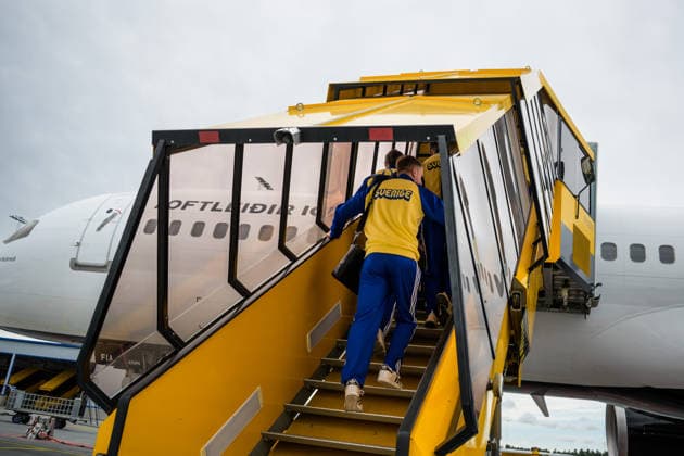 260606 Head coach Graham Potter of the Swedish national football team boarding a flight bound for Dallas Fort Worth International Airport and the FIFA World Cup, WM, Weltmeisterschaft, Fussball 2026, on June 6, 2026 at Arlanda Airport in Stockholm. Photo: Joel Marklund BILDBYRAN kod JM JM0823 bbeng fotboll football soccer fotball vm fotbolls-vm fotball-vm fotbolls-vm 2026 fifa world cup 2026 resa travel sverige sweden sverige a avresa Copyright: JOELxMARKLUND BB260606JM007
