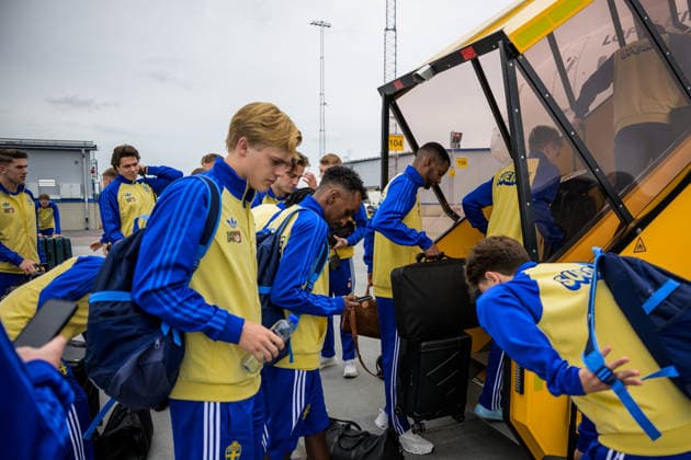 260606 Viktor Gyökeres, goalkeeper Jacob Widell Zetterström, Lucas Bergvall, Mattias Svanberg, Taha Ali and Alexander Isak of the Swedish national football team boarding a flight bound for Dallas Fort Worth International Airport and the FIFA World Cup, WM, Weltmeisterschaft, Fussball 2026, on June 6, 2026 at Arlanda Airport in Stockholm. Photo: Joel Marklund BILDBYRAN kod JM JM0823 bbeng fotboll football soccer fotball vm fotbolls-vm fotball-vm fotbolls-vm 2026 fifa world cup 2026 resa travel sverige sweden sverige a avresa Copyright: JOELxMARKLUND BB260606JM011